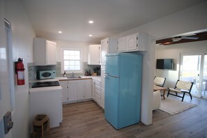 Apartment, 1 King Bed, Patio, Ocean View | Private kitchen