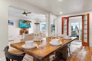 Apartment, 2 Bedrooms, Patio, Ocean View | Living area