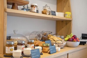 Dining - 'Rossa' Room with Mountain View, Wi-Fi and Air Conditioning (Saint-Pierre)