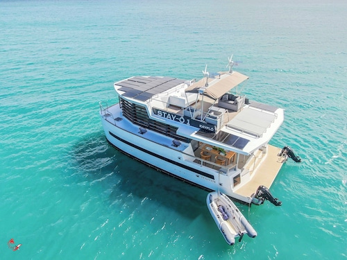 Eco-friendly, designer houseboat lodge in Pointe du Bout (Trois Ilets).