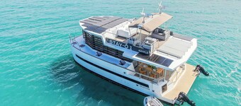 Eco-friendly, designer houseboat lodge in Pointe du Bout (Trois Ilets).