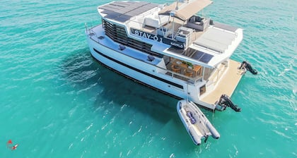 Eco-friendly, designer houseboat lodge in Pointe du Bout (Trois Ilets).