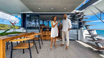 屋外ダイニングエリア