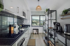 Coffee/tea maker, fridge, microwave, oven