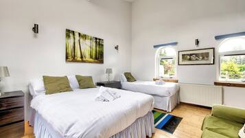 5 habitaciones, tabla de planchar con plancha y wifi gratis