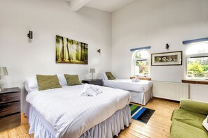 5 Schlafzimmer, Bügeleisen/Bügelbrett, kostenloses WLAN, Bettwäsche