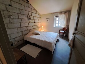3 chambres, fer et planche à repasser, Wi-Fi, draps fournis