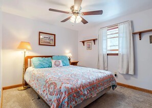 4 bedrooms, desk, free WiFi, bed sheets