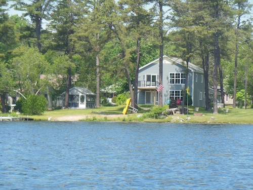 Lakehouse Near N. Conway &Skiing/Pool table/Pond Access to Fish/Skate/Snowmobile