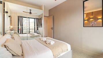 Iron/ironing board, travel crib, free WiFi, bed sheets