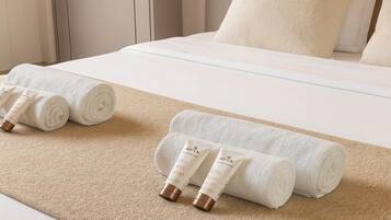 Superior Apartment, Garden View | Iron/ironing board, travel crib, free WiFi, bed sheets