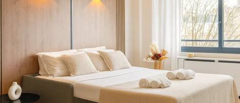 高級公寓, 花園景觀 | 起居區 | 80-公分智慧型電視,提供數位頻道