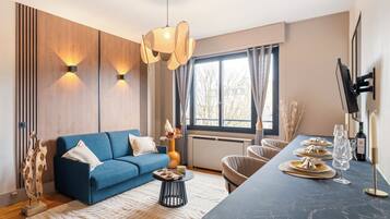 80-cm Smart TV with digital channels