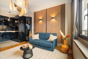 80-cm Smart TV with digital channels