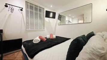 2 bedrooms, desk, iron/ironing board, free WiFi