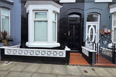 2 Bedroom Flat Near Anfield Stadium - Sleeps 4