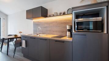 Geladeira, fogão, cooktop, lava-louças