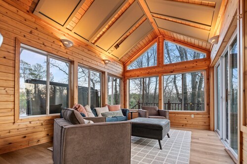 Oakwood Manor: Hot Tub, Sauna, Fire Pit, Games