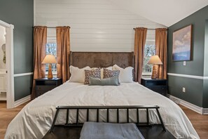 5 bedrooms, desk, free WiFi, bed sheets