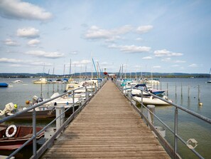 Marina - Holiday Apartment Ausguck Without Balcony with Lake View, Shared Terrace and Wi-Fi (Moos)