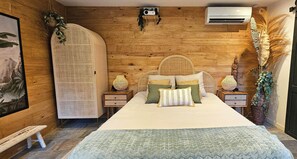 1 dormitorio, tabla de planchar con plancha, wifi y ropa de cama