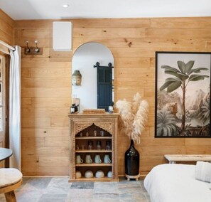 1 slaapkamer, een strijkplank/strijkijzer, wifi, beddengoed