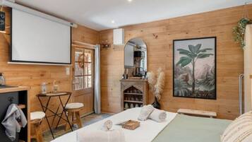 1 slaapkamer, een strijkplank/strijkijzer, wifi, beddengoed