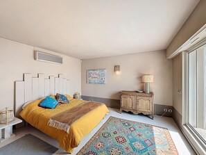 5 عدّة غرف نوم ومكواة/لوح كي وواي فاي وملاءات أسرّة