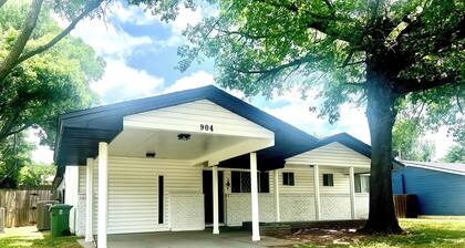 Modern Home w/ Sunroom & BBQ
