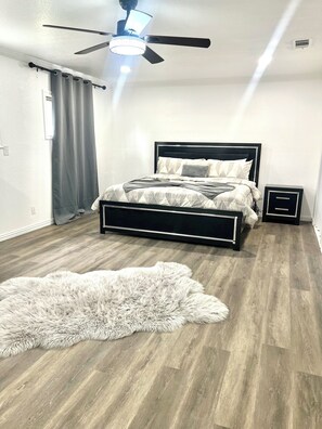 4 bedrooms, iron/ironing board, WiFi, bed sheets