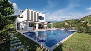Villa, 5 habitaciones, accesible para personas con discapacidad, fumadores | Piscina | Una piscina al aire libre