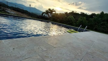 Villa, 5 soverom, tilgjengelighetstilpasset, røyk | Basseng | Utendørsbasseng