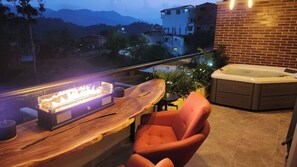 Apartment, 2 Bedrooms, Accessible | Outdoor spa tub