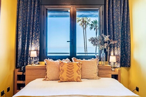 Apartment 'Seaside Luxury Solarium' mit Meerblick, WLAN und Klimaanlage