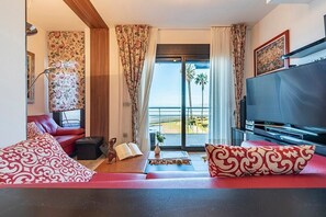 TV, caminetto, lettore DVD