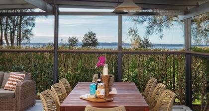 The Lake House Waterfront Haven with Granny Flat