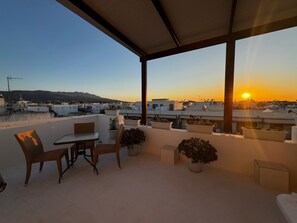 Panorama-værelse til 3 personer - balkon - bjergudsigt | Terrasse/gårdhave