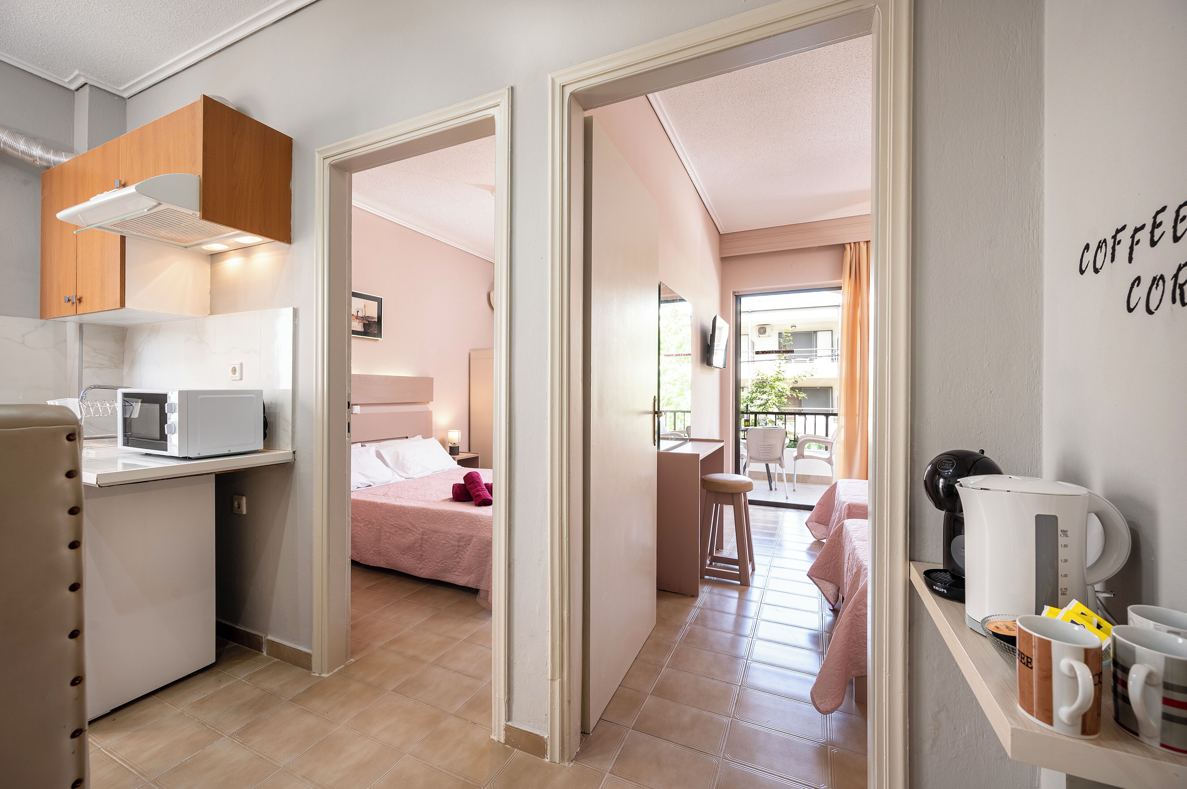 Habitación cuádruple familiar, balcón, vista a la ciudad | Wifi gratis 