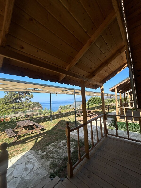 Classic Triple Room, Sea View | Teres/patio