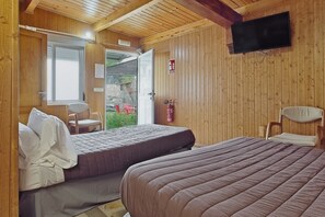 1 bedroom, bed sheets