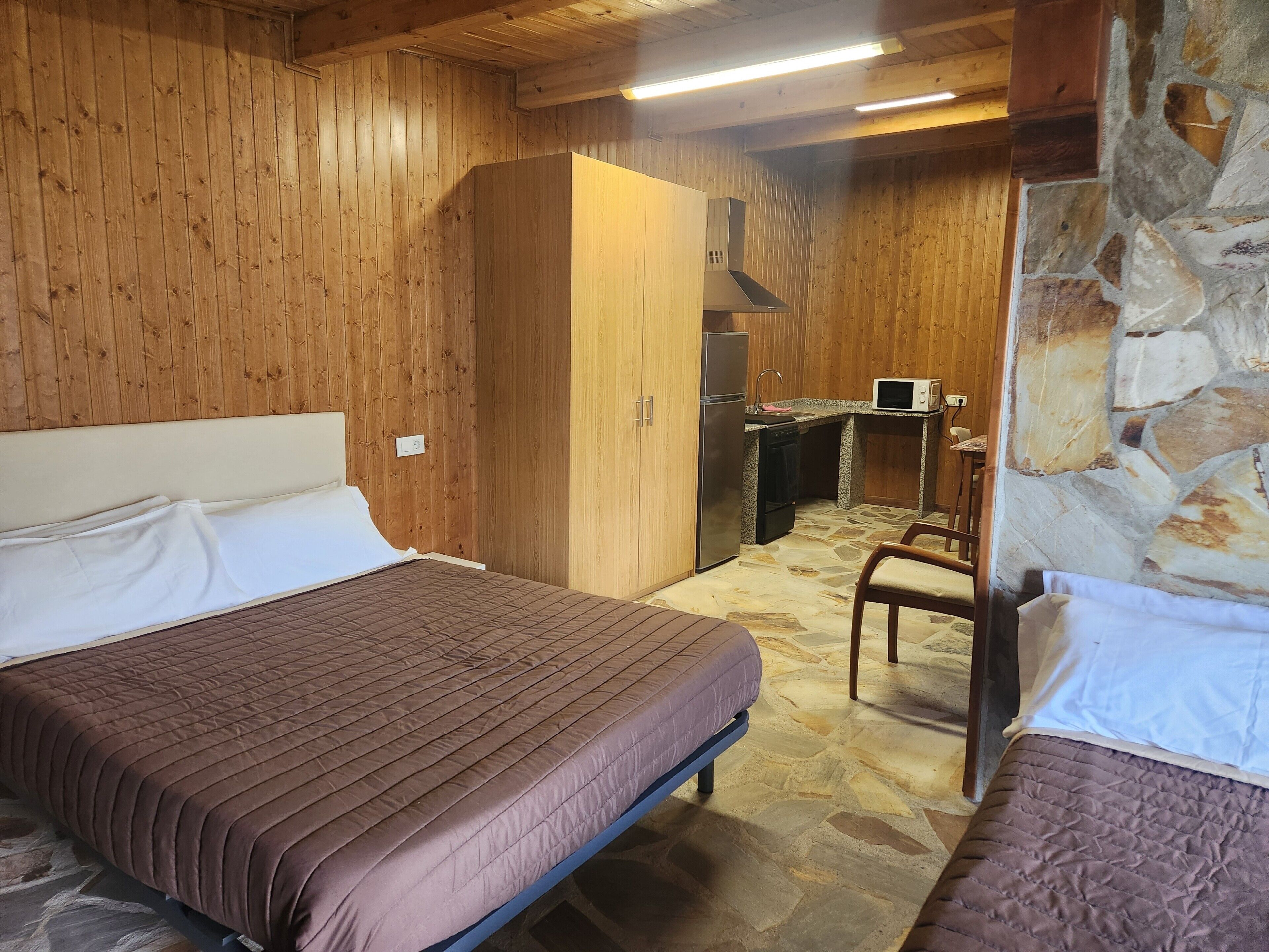 1 bedroom, bed sheets