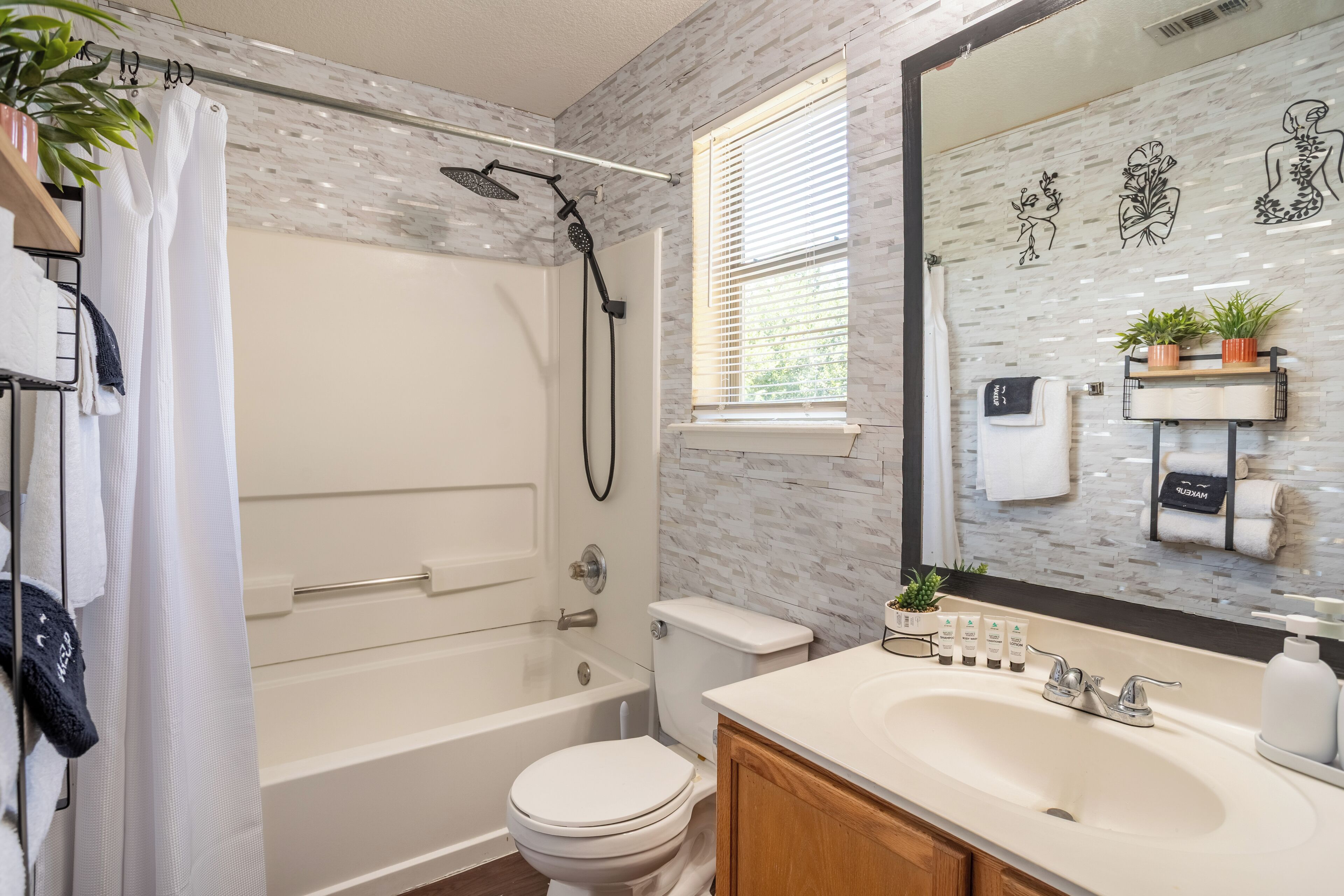 Hårføner, håndklær, såpe og sjampo