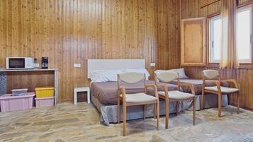 1 bedroom, bed sheets