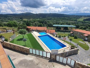 Pool - Room 'Jardín Habitación Triple B' with Private Pool, Shared Terrace and Shared Garden (Monforte de Lemos)