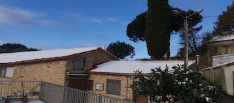 Chambre 'Jardín Habitación Triple B' avec piscine privée, terrasse et jardin partagés
