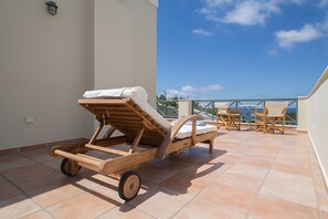 Terrace/patio - Holiday Home 'Sunset Retreat Villa Sophia", Wi-Fi and Air Conditioning (Poseidonia/Syros)
