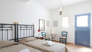 4 bedrooms, iron/ironing board, WiFi, bed sheets