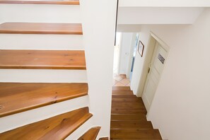 Interior - Holiday Home 'Sunset Retreat Marie' with Sea View, Wi-Fi and Air Conditioning (Poseidonia/Syros)