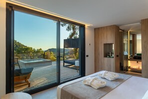 Premium bedding, down duvets, Select Comfort beds, desk - Hotel Boutique Serra Nature (Serra)