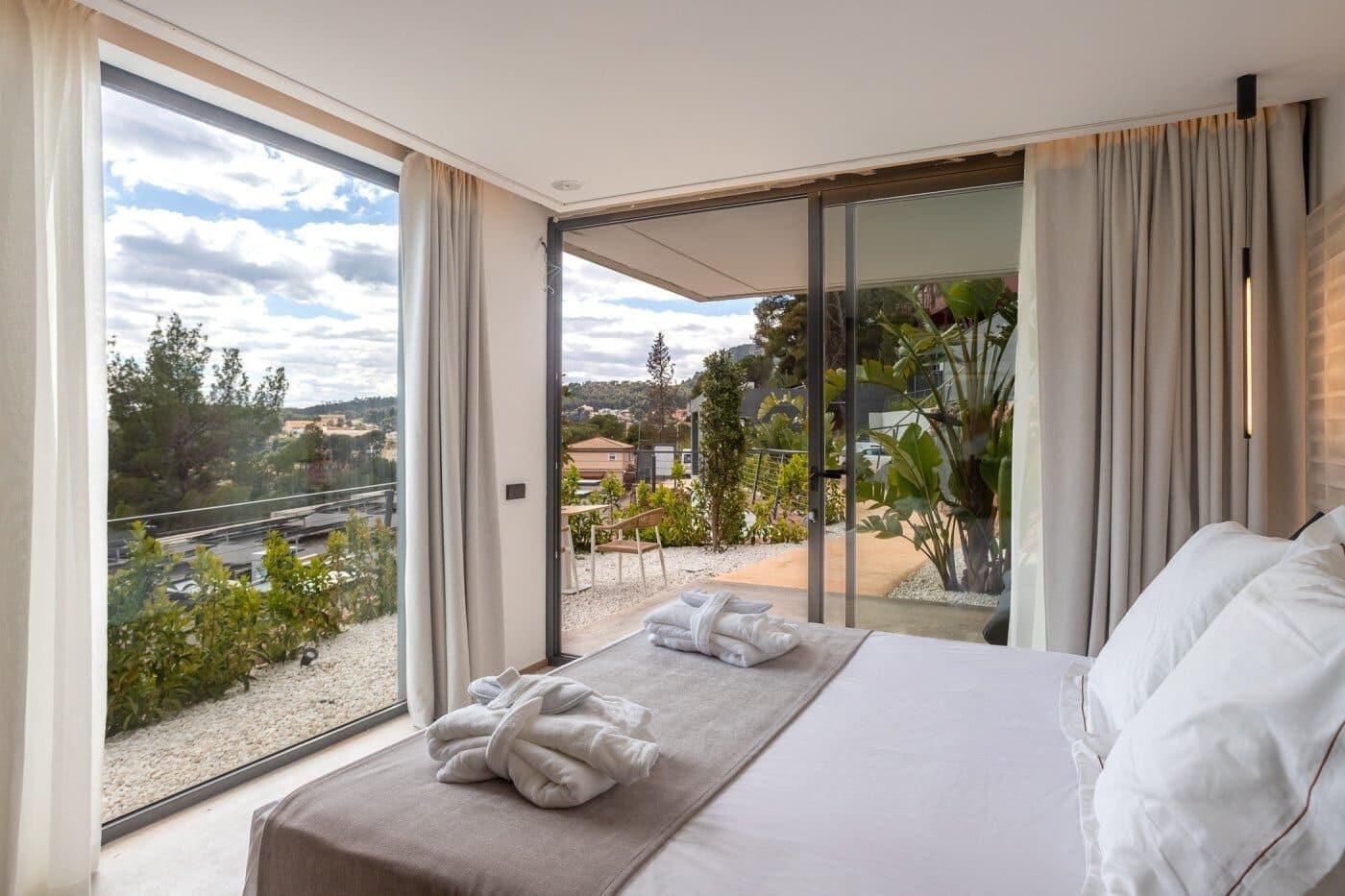 VILLA PREMIUM SPECIAL(VILLA ESTÁNDAR) | Ylelliset vuodevaatteet, untuvapeitot